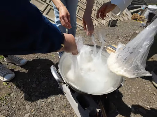 ポリ袋炊飯の様子