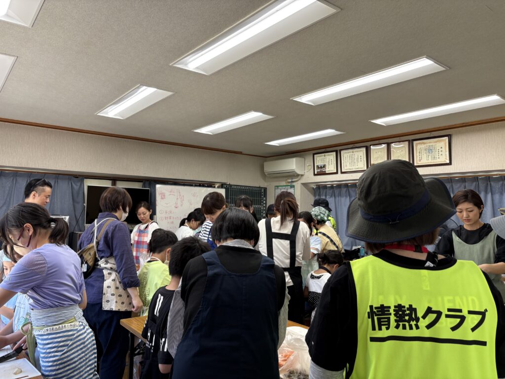 炊出し調理の様子