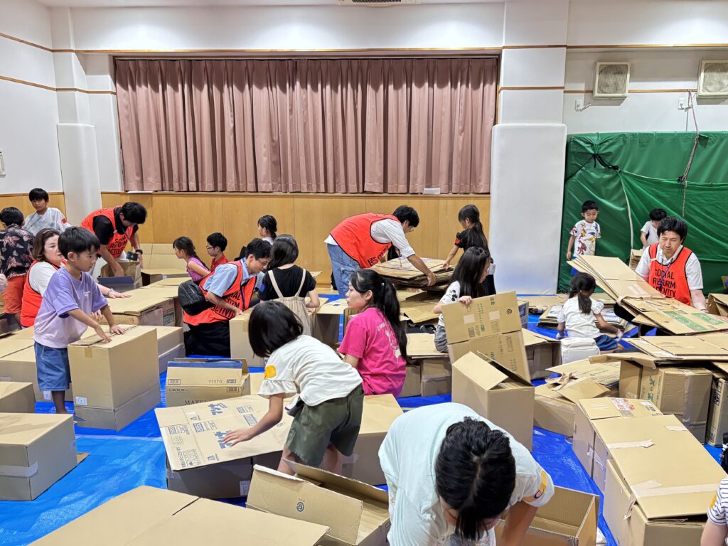 段ボールでベッドを作る体験