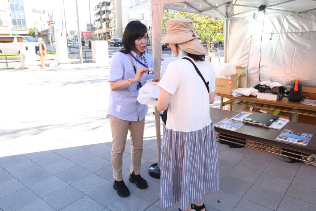 防災ホイッスルについて解説中