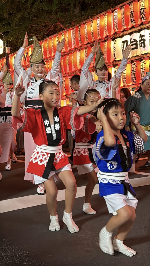 情熱「艶舞蓮（えんぶれん）」子どもたちも踊り子