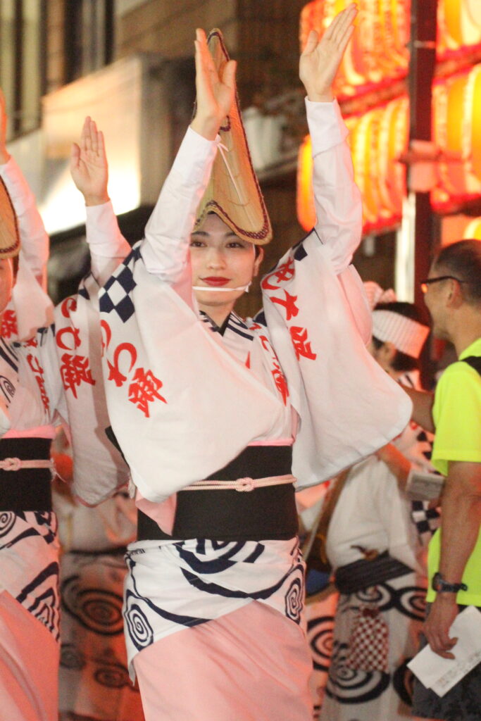 情熱「艶舞蓮（えんぶれん）」踊り子