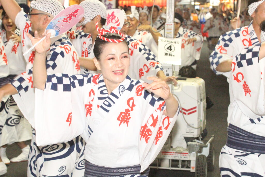 情熱「艶舞蓮（えんぶれん）」踊り子