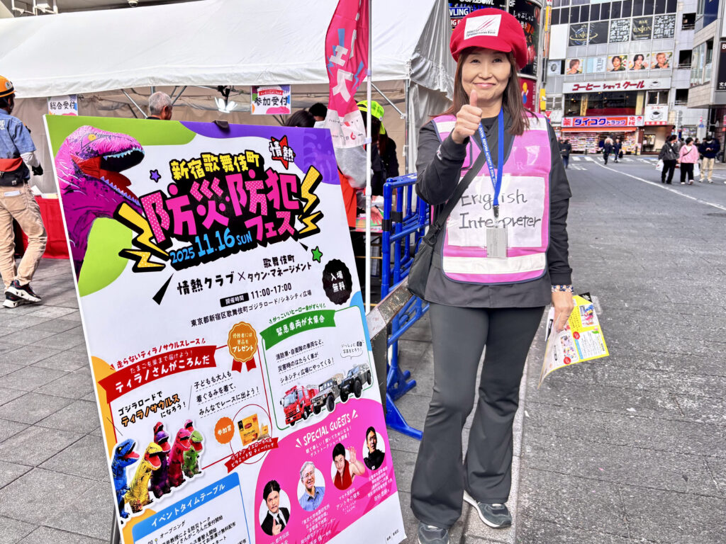 イベントポスターと外国語対応メンバー