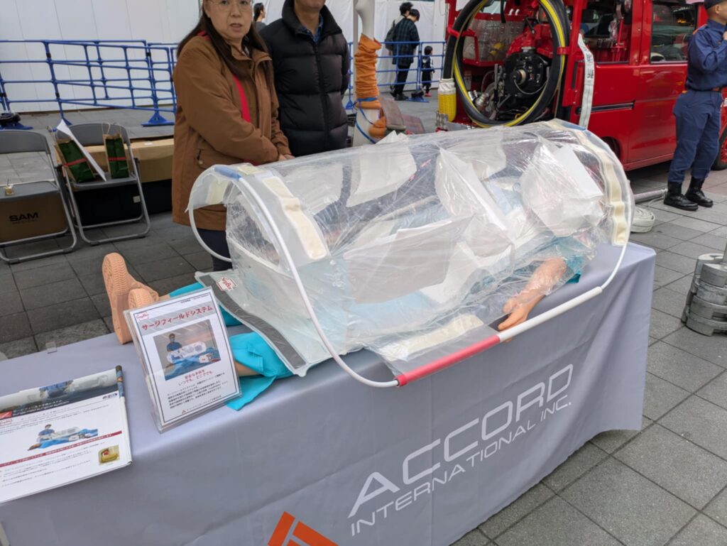 アコードインターナショナルさん携帯式無菌手術システムの実物展示