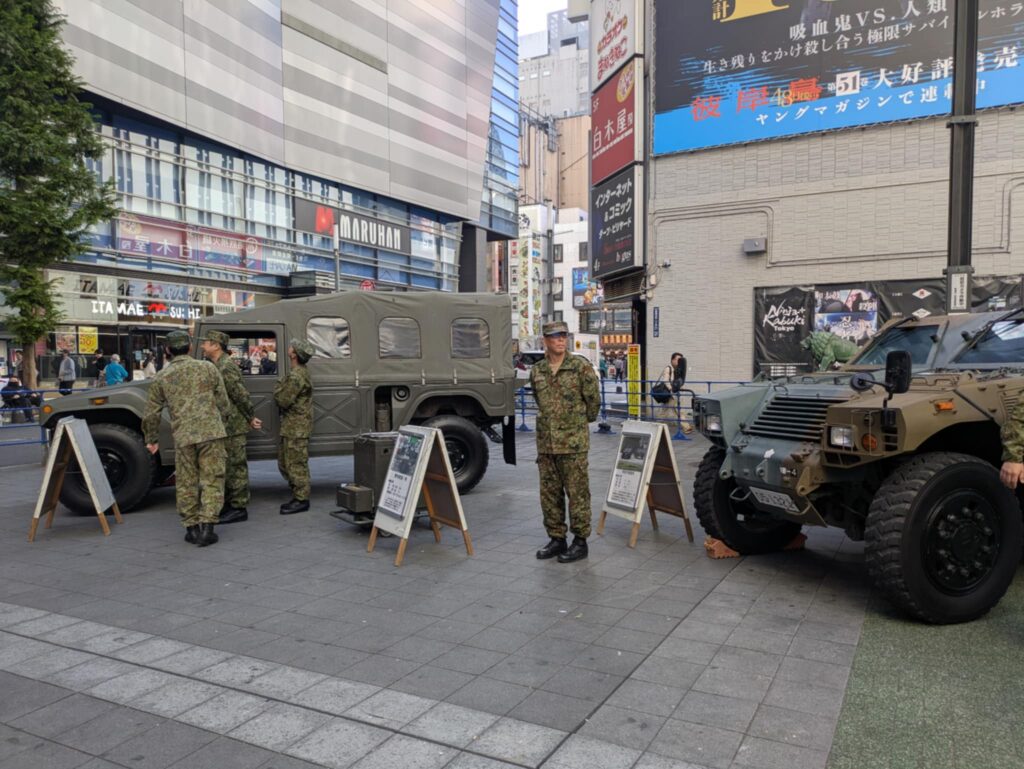 自衛隊車両展示