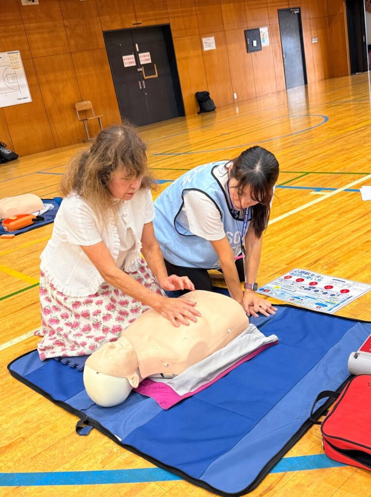 参加者の方の心臓マッサージ実演
