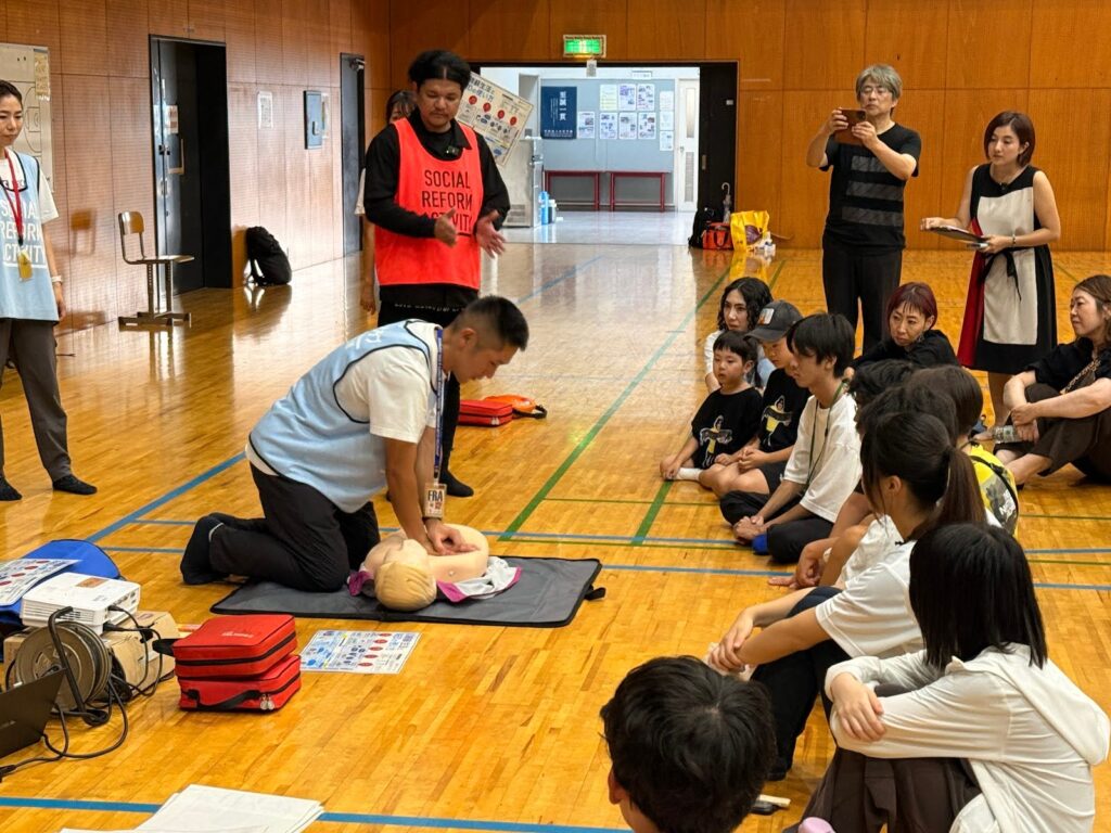 現役消防士による心臓マッサージの実演