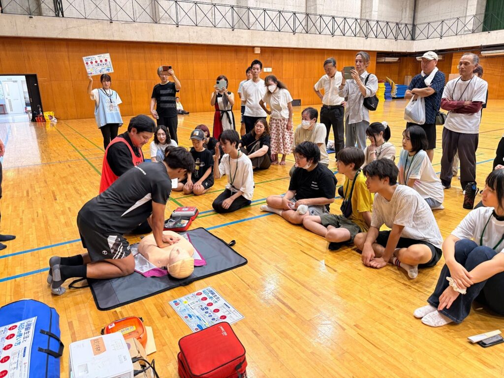 佐藤寿人さんの心臓マッサージ実演