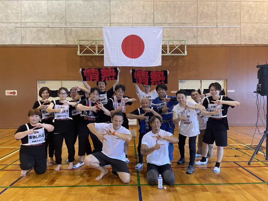 ミノワマンD・Zさんと情熱格闘技部で集合写真