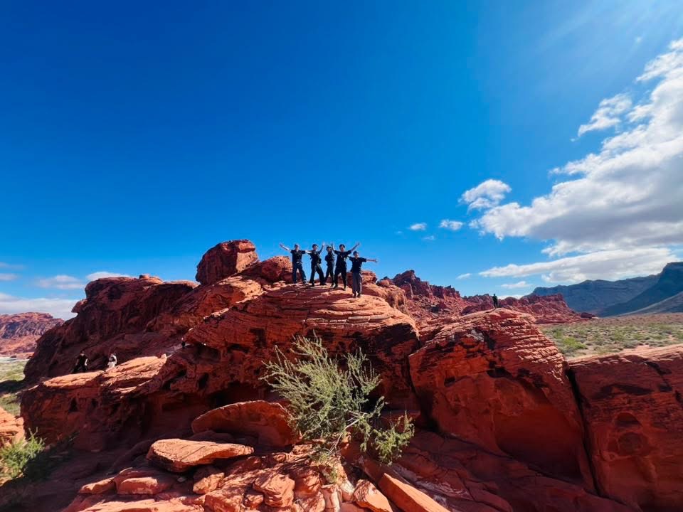 岩山の上で記念撮影