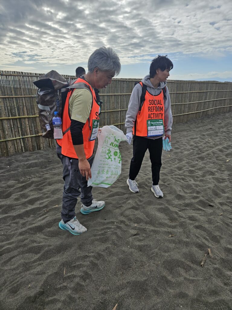 ビーチクリーンの様子