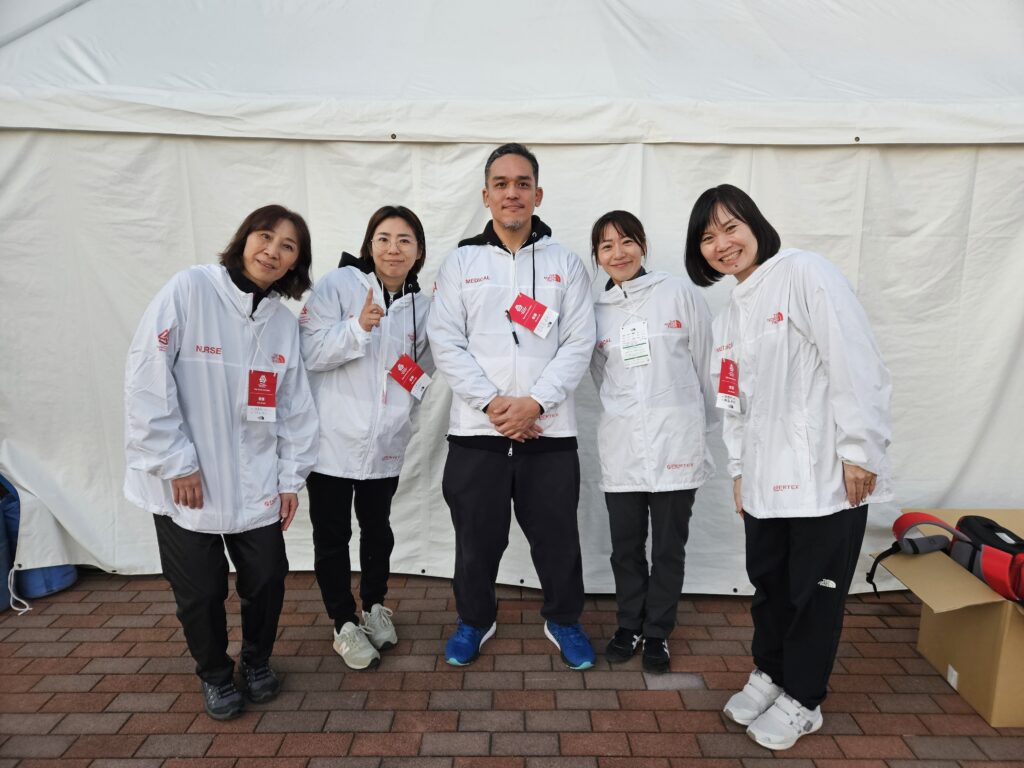 医療チームで集合写真