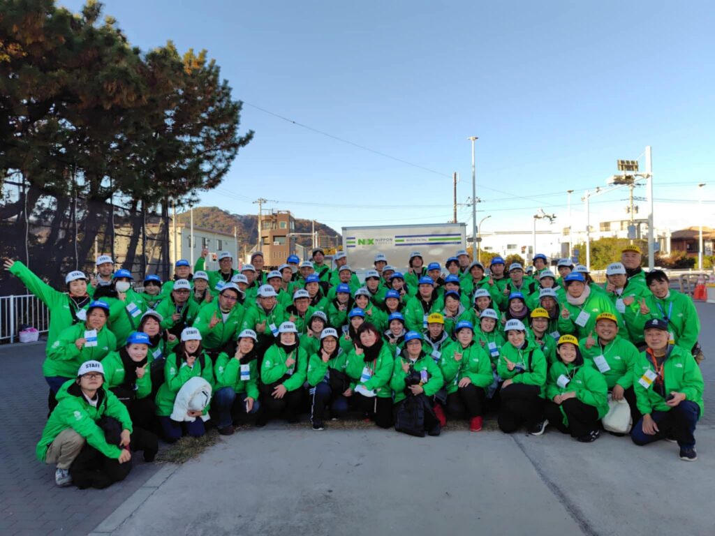 ボランティアチームで集合写真