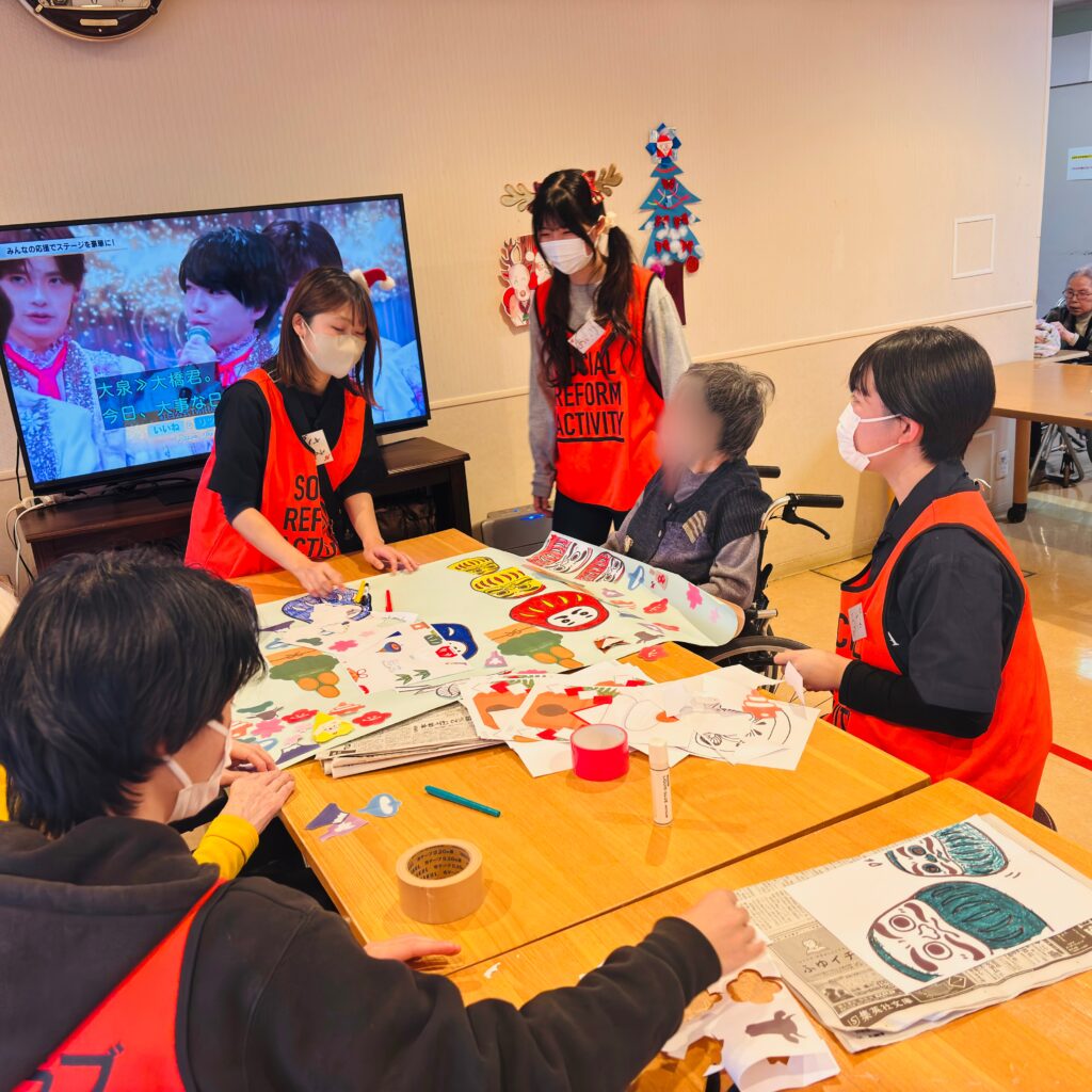 お正月飾りを作成中