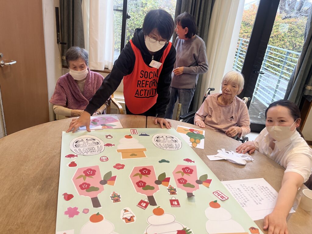 お正月飾りを作成中