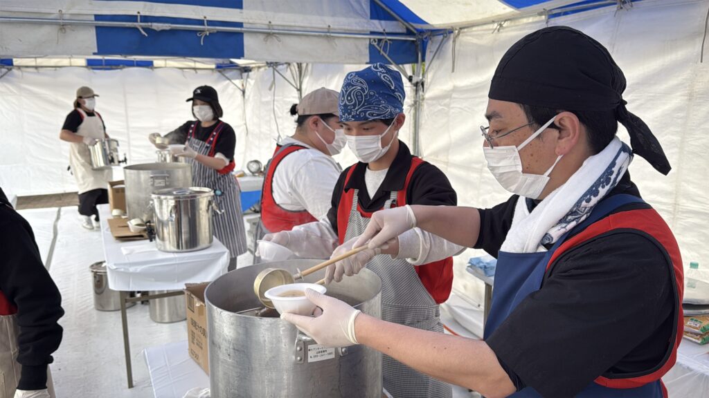 炊き出しボランティアの様子