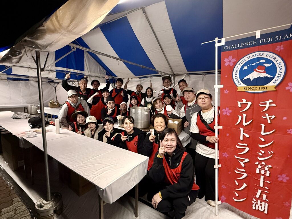ボランティアチーム全体で集合写真